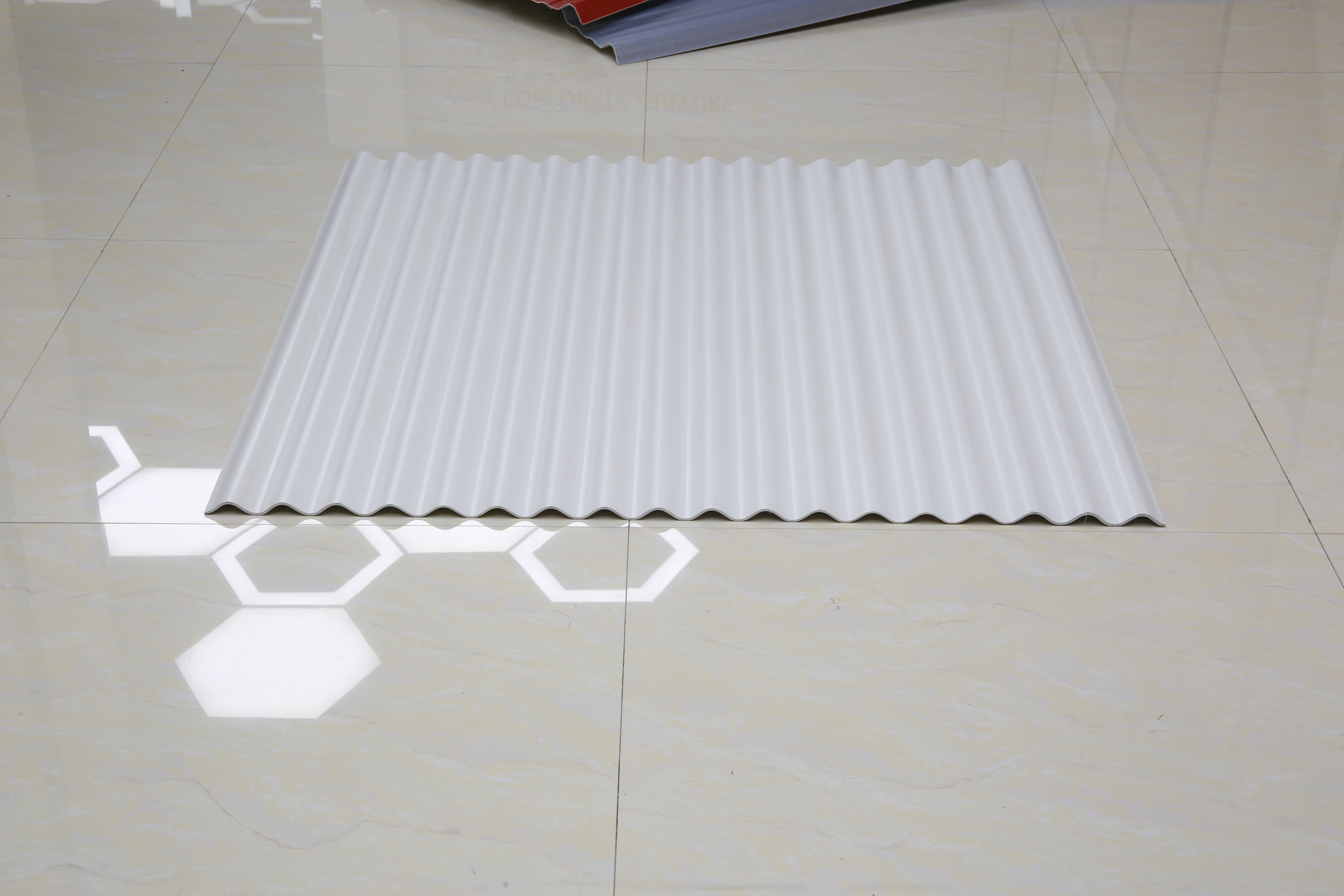 Tejas de pvc onduladas resistentes al calor para la industria/excelente lámina de techo de plástico upvc impermeable para almacén